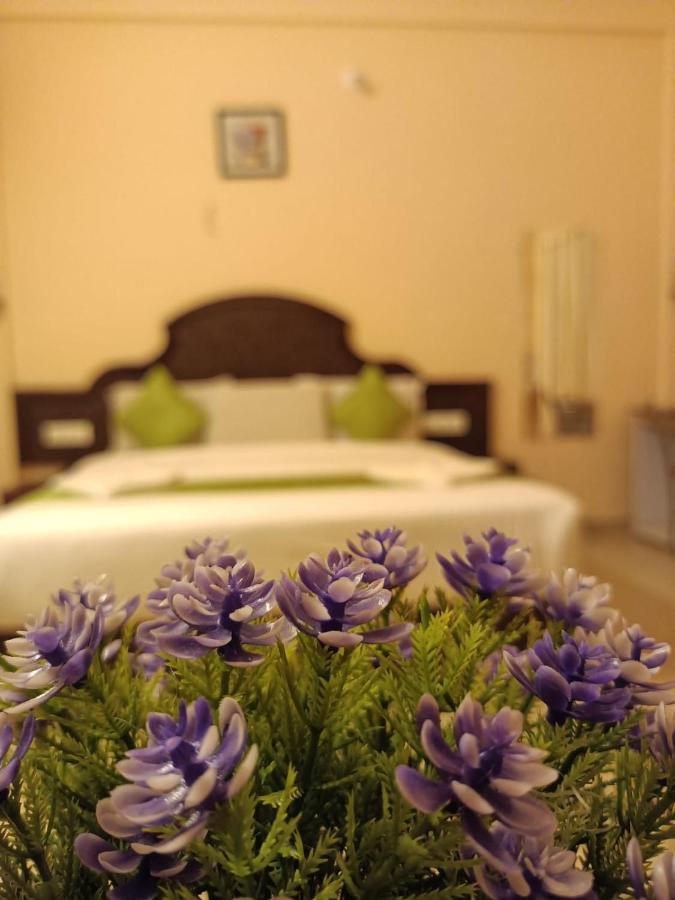 Ebenezer Plaza Hotel Недумбасери Екстериор снимка