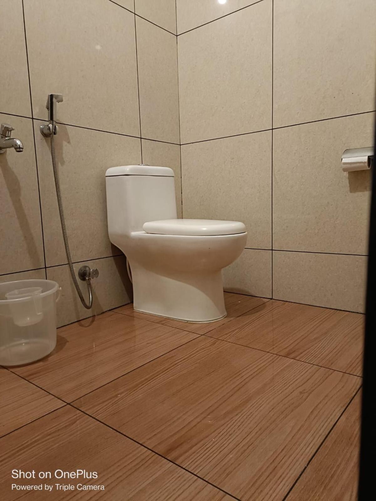 Ebenezer Plaza Hotel Недумбасери Екстериор снимка