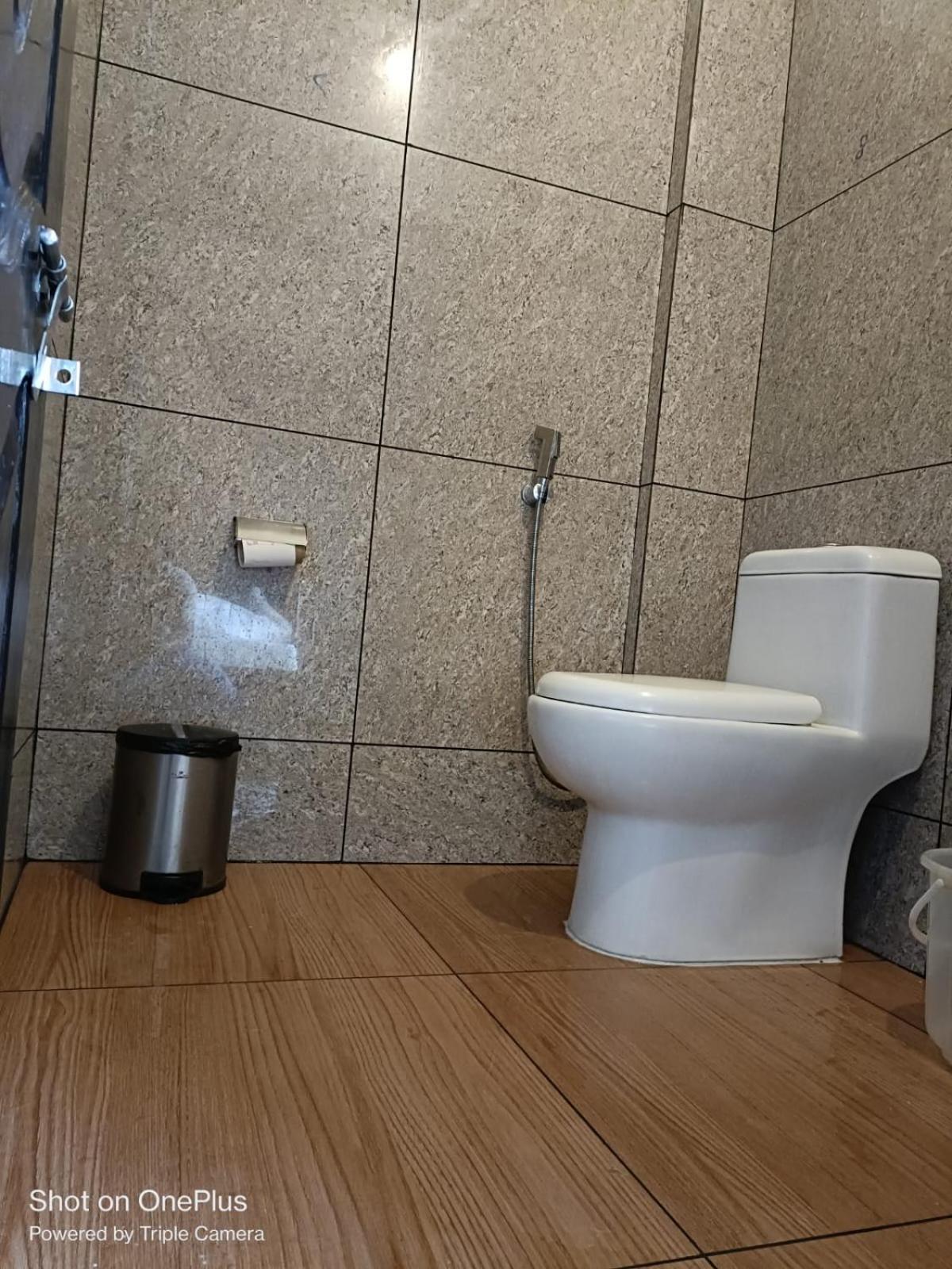 Ebenezer Plaza Hotel Недумбасери Екстериор снимка