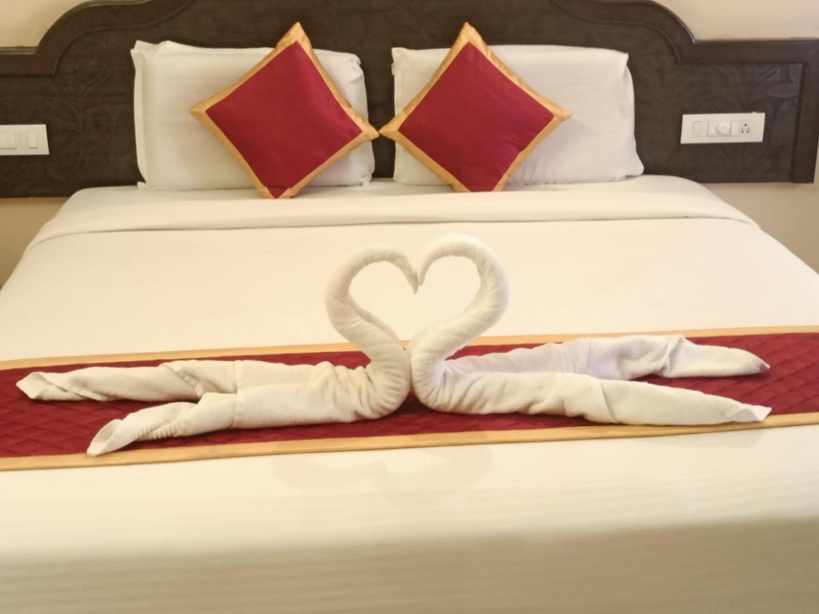 Ebenezer Plaza Hotel Недумбасери Екстериор снимка