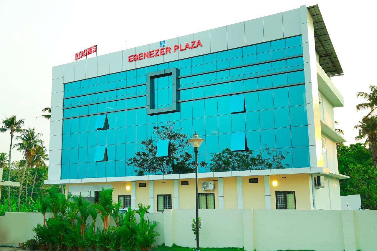 Ebenezer Plaza Hotel Недумбасери Екстериор снимка