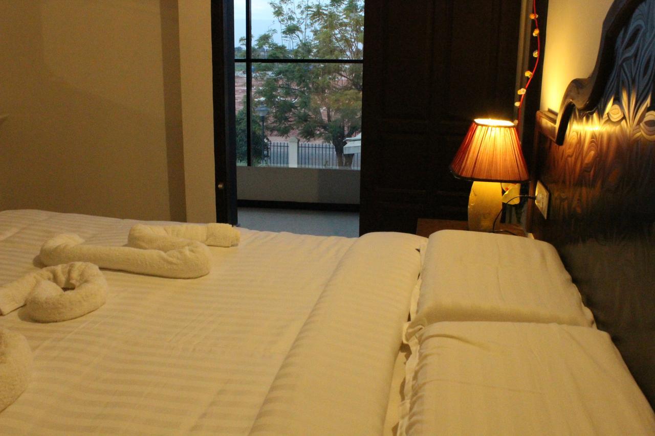 Ebenezer Plaza Hotel Недумбасери Екстериор снимка