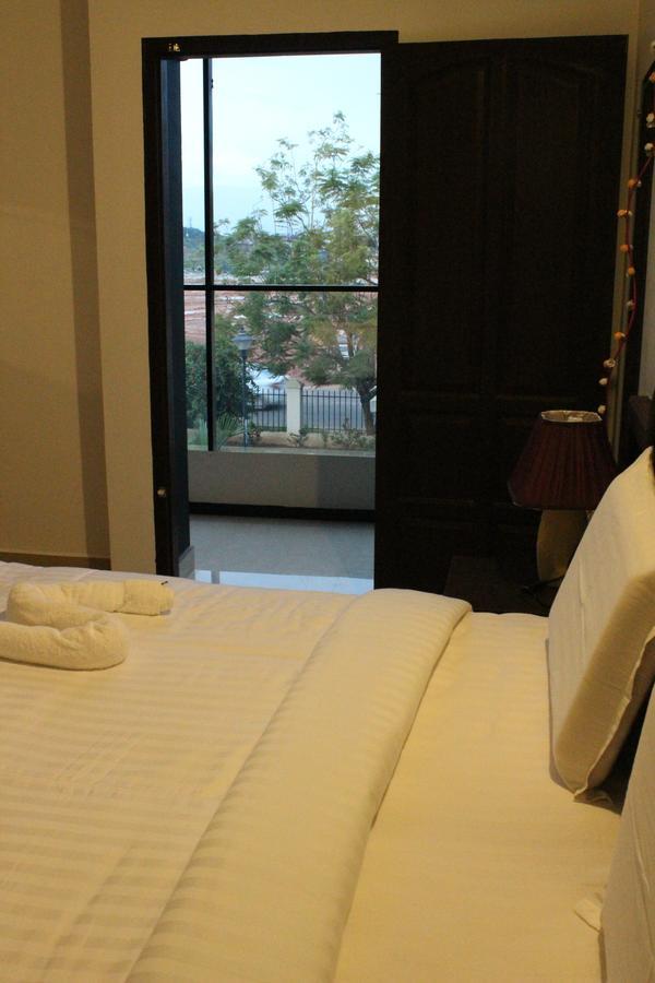 Ebenezer Plaza Hotel Недумбасери Екстериор снимка