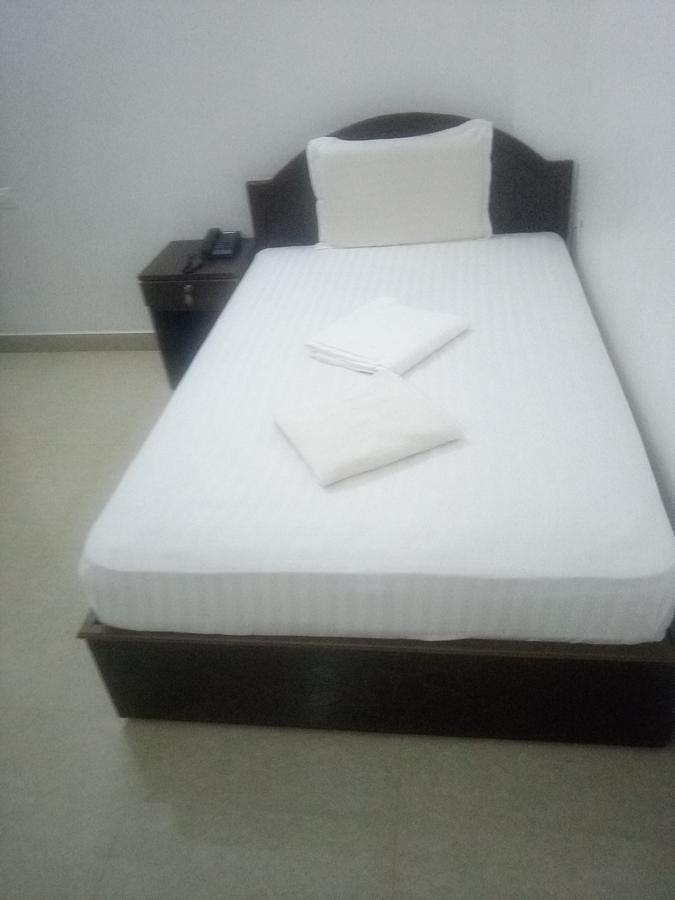 Ebenezer Plaza Hotel Недумбасери Екстериор снимка