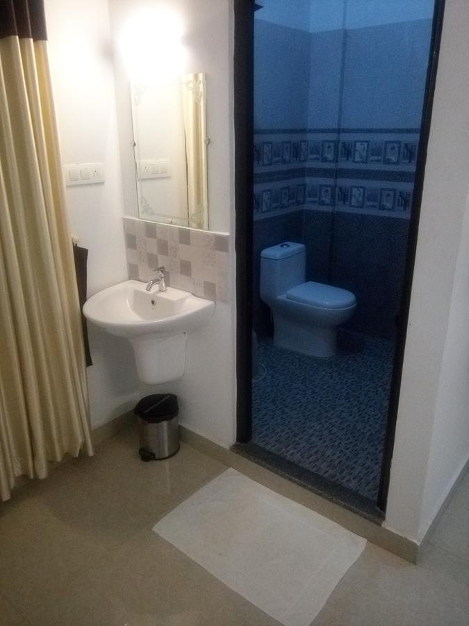 Ebenezer Plaza Hotel Недумбасери Екстериор снимка