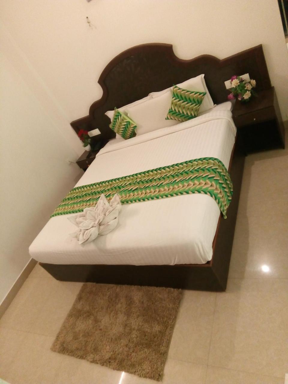 Ebenezer Plaza Hotel Недумбасери Екстериор снимка
